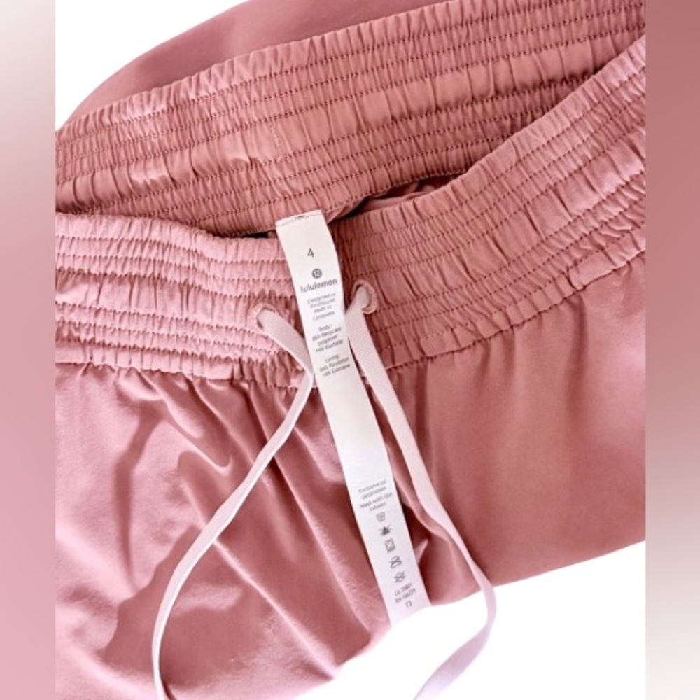Lululemon Spring Breakaway Shorts - Picture 8 of 10